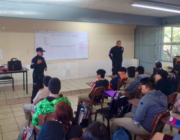 Alertan a estudiantes de Nuevo Laredo sobre ciberbullying