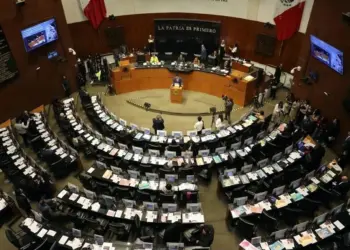 Senado discute Ley de Ingresos con deuda de 1.7 billones