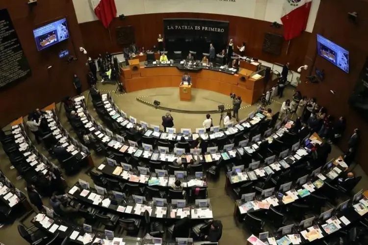 Senado discute Ley de Ingresos con deuda de 1.7 billones