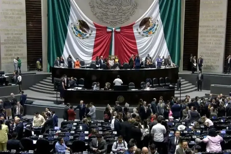 Diputados reciben dictámenes de ingresos para el 2027