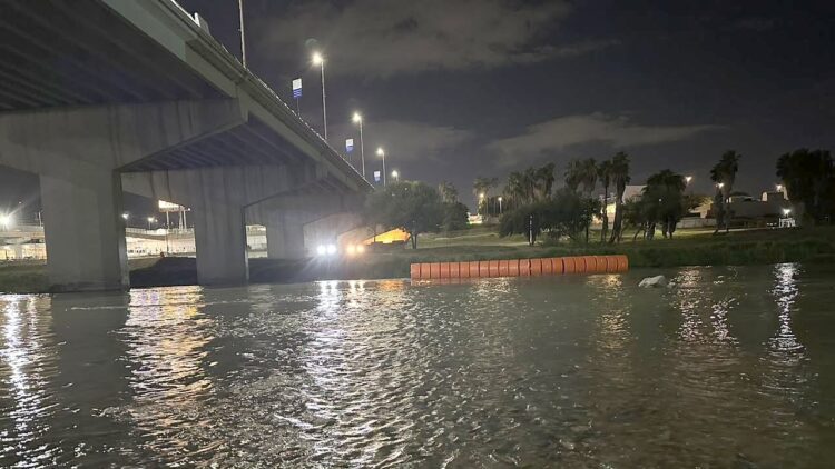 Instalan boyas fronterizas en el río Bravo
