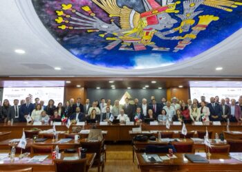 SAT presenta a CONCANACO ampliación del RESICO a 5 y 50 millones para 2027 y opciones fiscales a negocios familiares