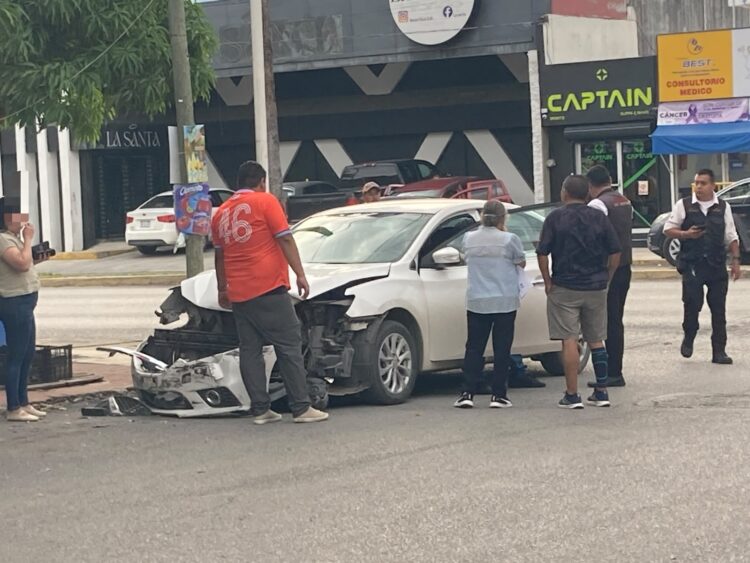 Otro choque en el crucero de calles 16 y Zacatecas en Cd. Victoria