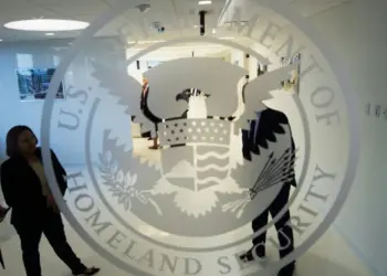 Filtran datos de más de 41 mil empleados del DHS