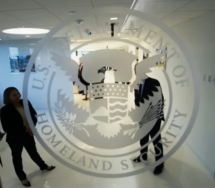 Filtran datos de más de 41 mil empleados del DHS