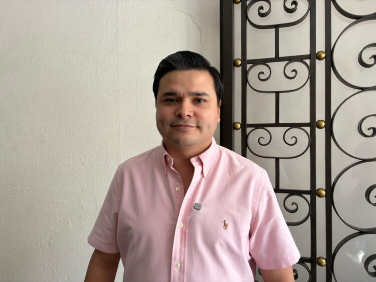Denuncia regidor de MC Daniel Pérez a morenistas por uso de vehículos oficiales y personal para pomoverse