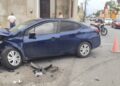 Conductor e Ford doble cabina provoca choque en cruce de calles 22-Bravo y huye