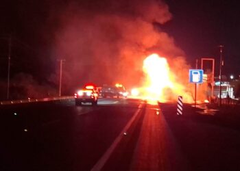 Explota y arde una pipa en la carretera Victoria-Tampico, tramo González–Zaragoza