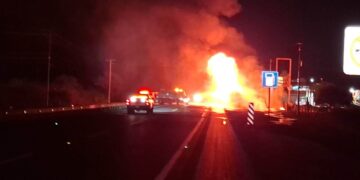 Explota y arde una pipa en la carretera Victoria-Tampico, tramo González–Zaragoza