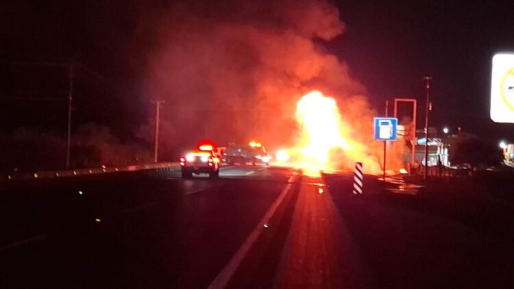 Explota y arde una pipa en la carretera Victoria-Tampico, tramo González–Zaragoza