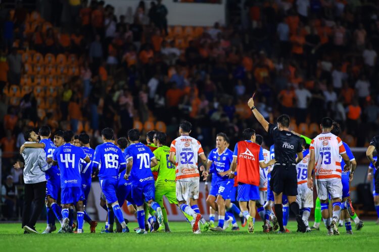 Violencia empaña partido de Correcaminos-Cruz Azul Hidalgo; cierran 0-0
