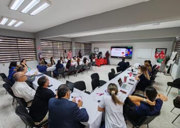 Capacitan a futuros maestros en atención a la salud