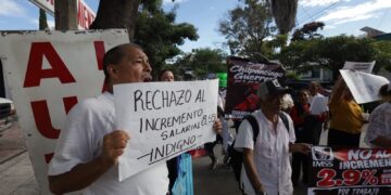 Protestan en 16 estados por desabasto en IMSS