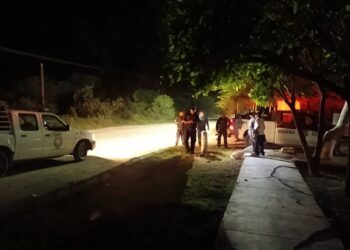 Ex patrones abandonan a trabajadores, Policía los rescata