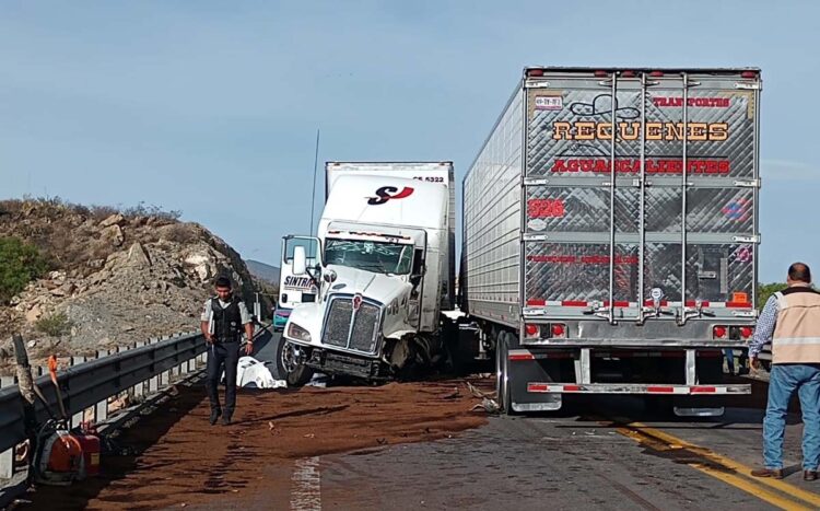 Padre muere en choque familiar en Ramos Arizpe