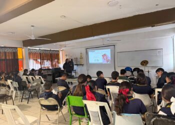 Alertan a 150 estudiantes de Tampico sobre extorsiones