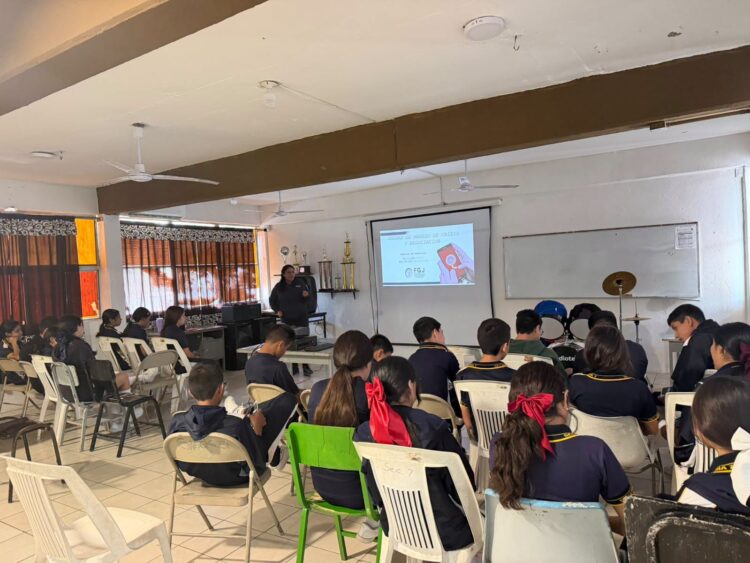 Alertan a 150 estudiantes de Tampico sobre extorsiones