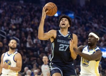 Memphis vence a Warriors 111-108 en la NBA