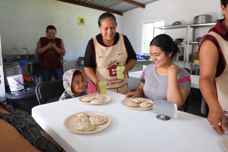 Lleva Bienestar apoyos alimentarios en zonas marginadas de la entidad