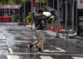 Tifón Champi provoca apagones y alerta por lluvias extremas