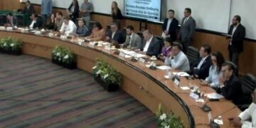 Avalan cascada de aumentos en comisiones de Diputados