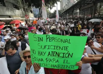 Trabajadores del IMSS exigen transparentar negociación salarial