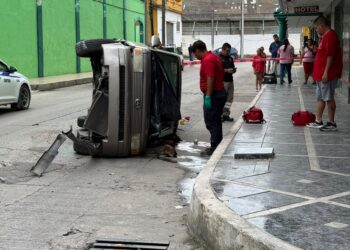 Vuelca camioneta y muere conductor en Tampico