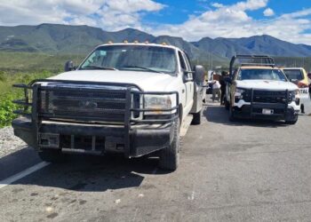 Recuperan camioneta robada en carretera Rumbo Nuevo