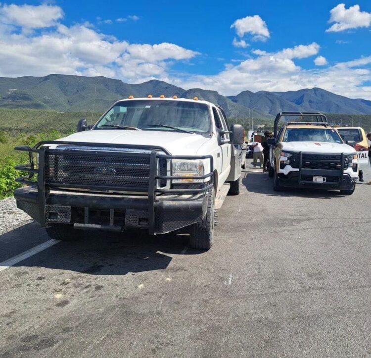 Recuperan camioneta robada en carretera Rumbo Nuevo