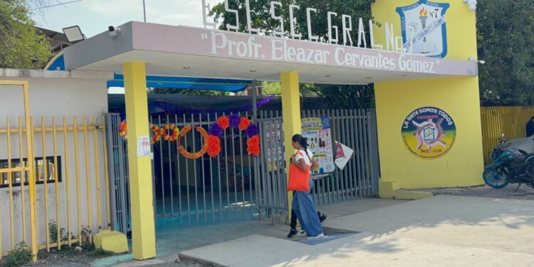 Despliegan operativo por amenaza de balacera en secundaria