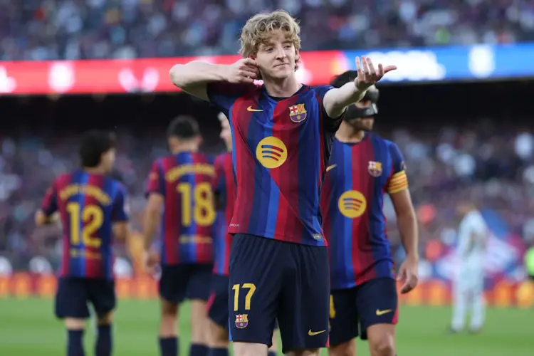 Anthony Gordon brilla y estrena gol con el Barcelona
