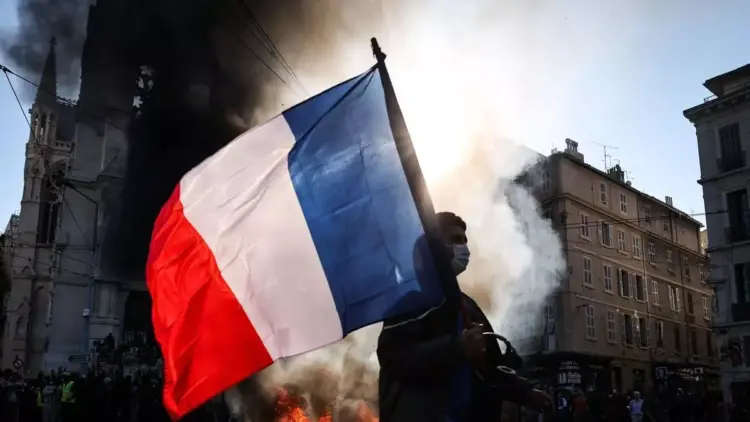 Francia teme nuevos saqueos y refuerza la seguridad