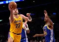 Luka Doncic y Walker Kessler brillan en triunfo de Lakers
