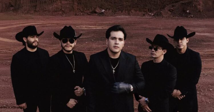 Marca Registrada desafía prohibición y canta narcocorridos en Chihuahua