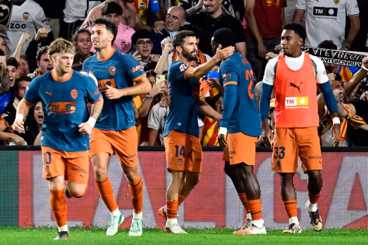 Aguirre debuta y Valencia sigue en problemas
