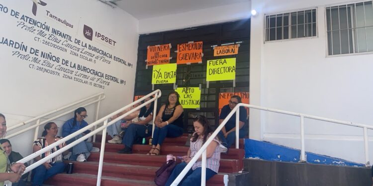 Protestan trabajadores del CENDI de la Burocracia Estatal