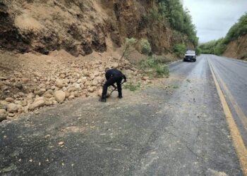 Reportan deslave en el km 93 de la carretera Victoria-Monterrey; conducir con precaución