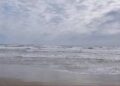 Alertan por oleaje elevado en Playa Tesoro