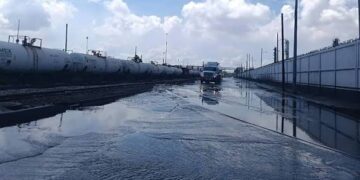 Acusan a Pemex de contaminar calles y lagunas en Madero