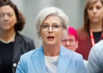 Diputada australiana Helen Haines está en estado crítico