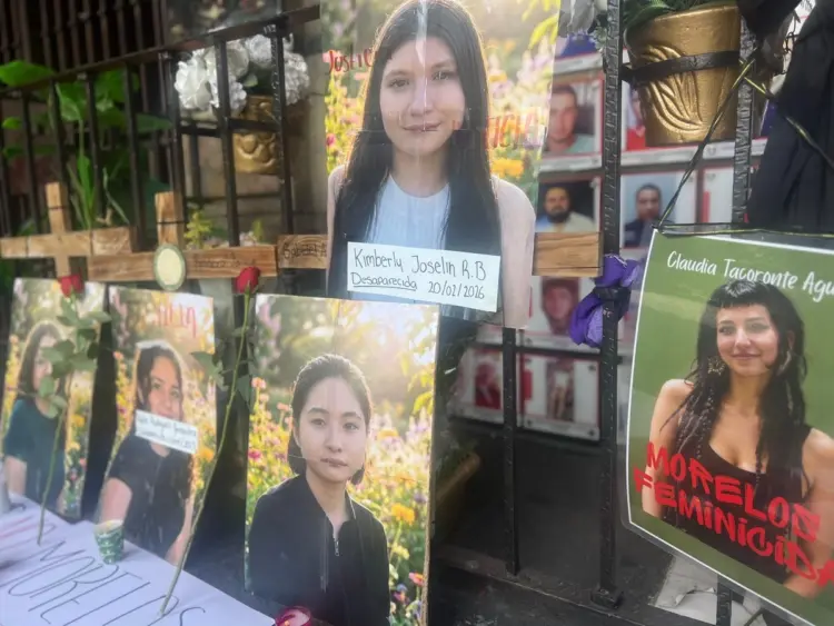 Asesinan a mujer a balazos afuera de escuela