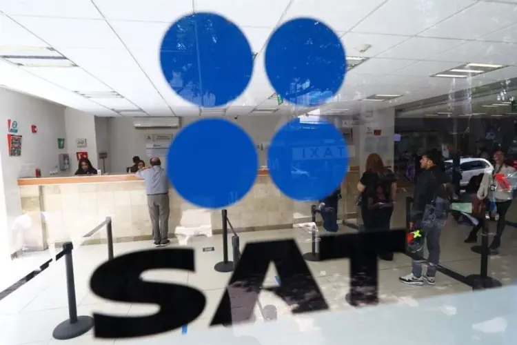Retrasos del IMSS provocan cobros indebidos del SAT a pensionados
