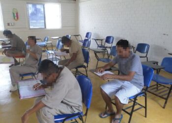 Enseñan a leer y escribir a internos del CEDES Altamira