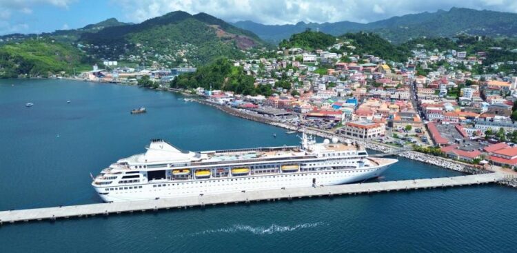 Crucero residencial deja a 200 pasajeros varados en Camboya