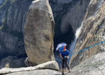 Denuncian a padre por escalar El Capitán con su hijo de 7 años