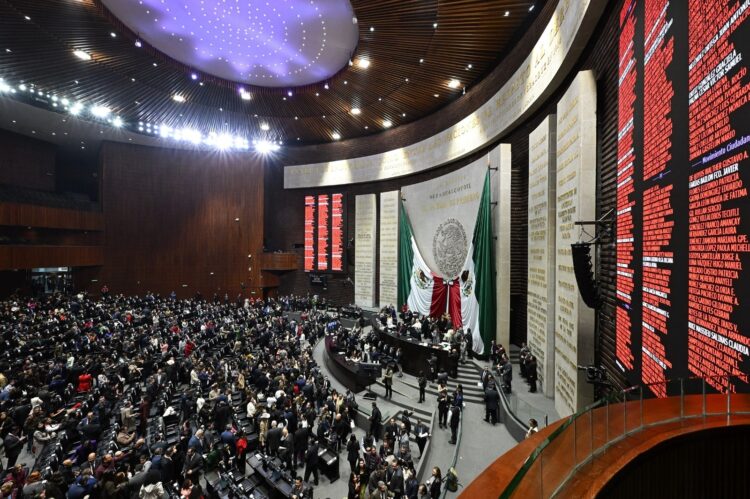 Declaran constitucional nacionalidad única para titularidad de Poderes Ejecutivos Federal y locales