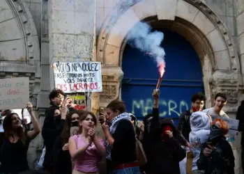 Protestas estudiantiles en Francia elevan la tensión