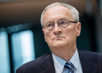 Alemania arresta a exjefe de inteligencia por espionaje