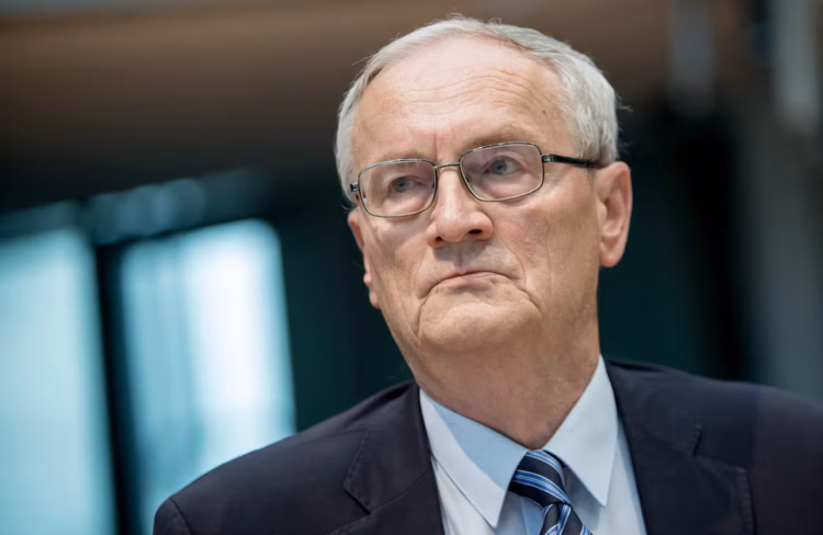 Alemania arresta a exjefe de inteligencia por espionaje