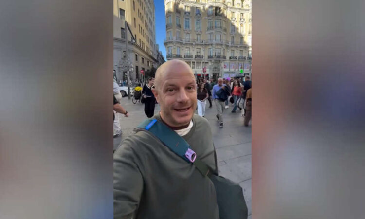 Facundo sufre robo en París mientras de viaje